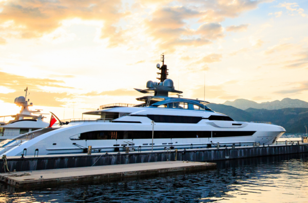 Explore Superyacht Connectivity with OceanWeb: A Guide to GEO, LEO, and MEO Satellites